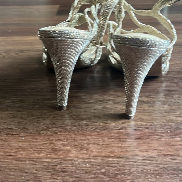Womens Kelly And Kate Gold Sparkle Heels 7.5 Shoes Formal Wedding Prom - Picture 3 of 6